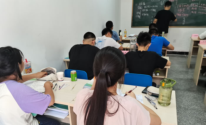 济南智学艺考生高考文化课冲刺班